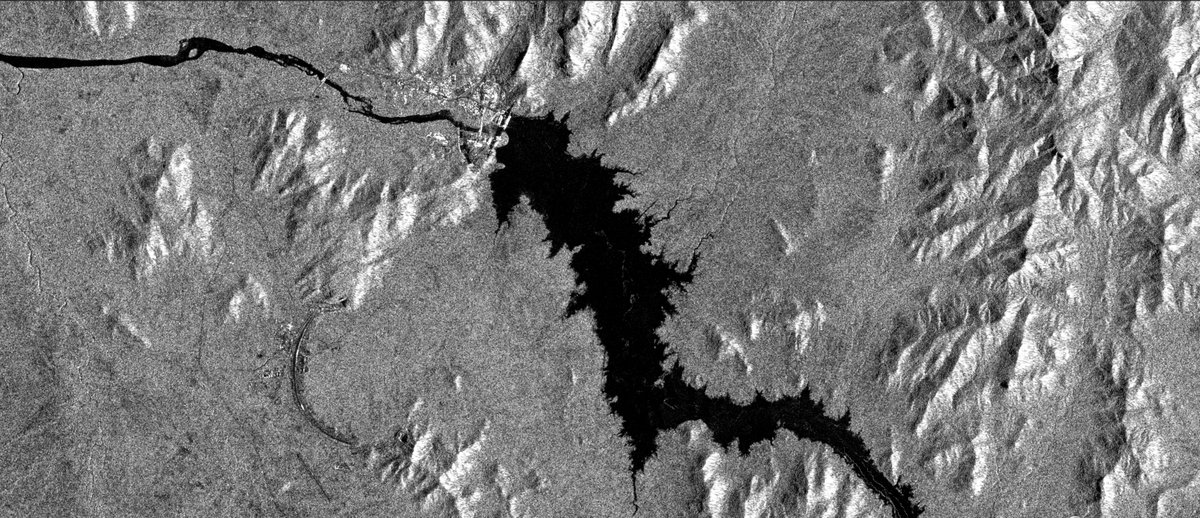 Grand Ethiopian Renaissance Dam: Sentinel-1 satellite images from @esa taken over the dam from 27 June and 9 July shows the increase in water being held back at the dam. This is radar imagery, so the water shows as dark, the land is lighter