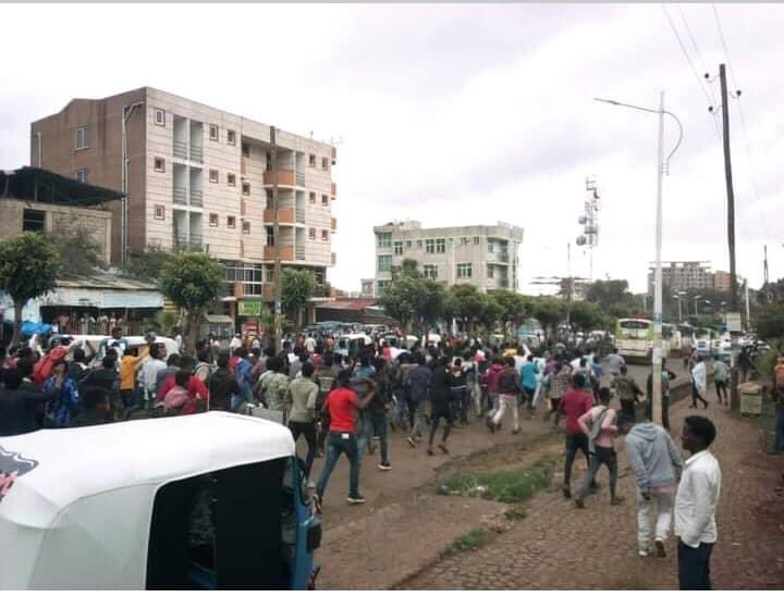 Pictures from Debre Markos yesterday show hundreds of reinforcements allegedly with the Amhara Region Special Police Force moving north to fight against the TDF