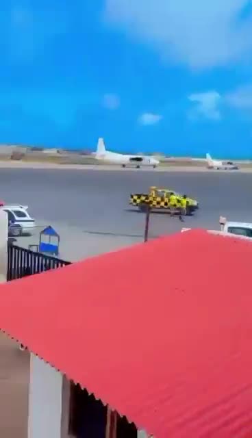 Two C-130 Egyptian military aircrafts have arrived at Mogadishu airport on Tuesday carrying equipment and personnel, sources. nnSomalia and Egypt are strengthening their military cooperation amid bitter dispute between Somalia and Ethiopia