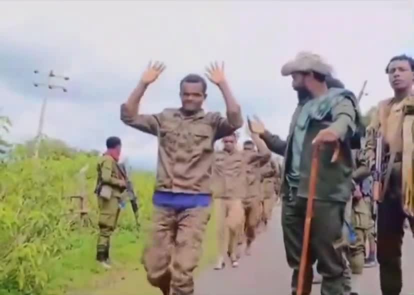 Fano/Amhara forces captured 30  ENDF soldiers in Gondar after encircling their camp and defeating them