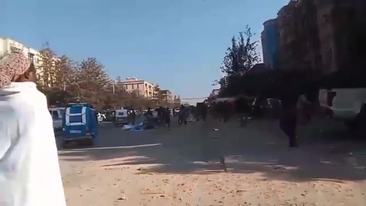 This video was recorded today in Wukro city, Tigray, showing security forces attempting to disperse youths protesting the military commanders' decision to support one faction of the TPLF. This nonsense needs to end before it escalates further and gets out of control